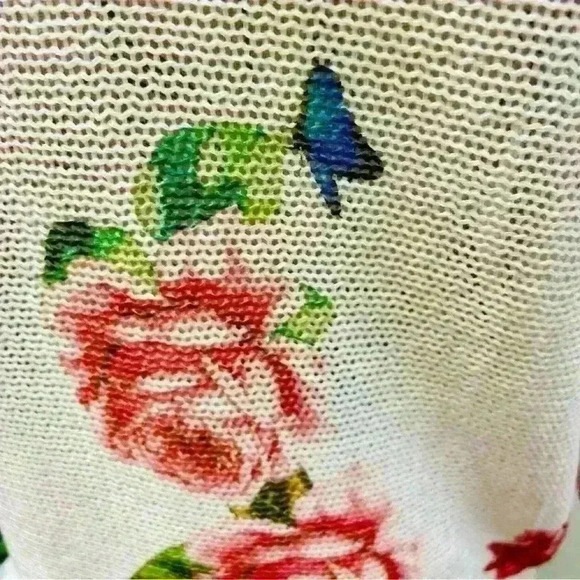 Leonardo sweater white with roses size small - Picture 9 of 13
